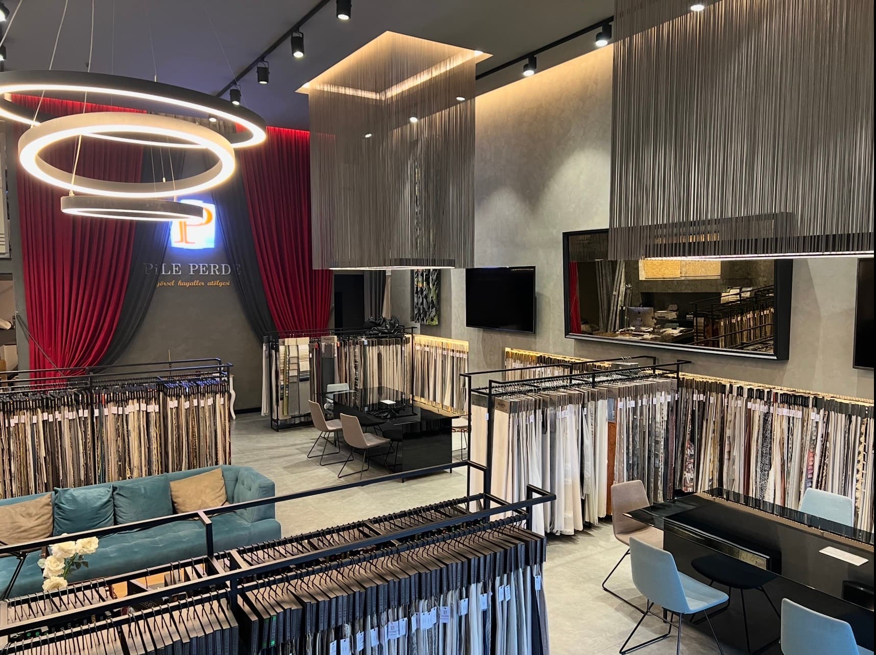 Pile Perde Ankara Çayyolu showroomunda perde ve kumaş koleksiyonları