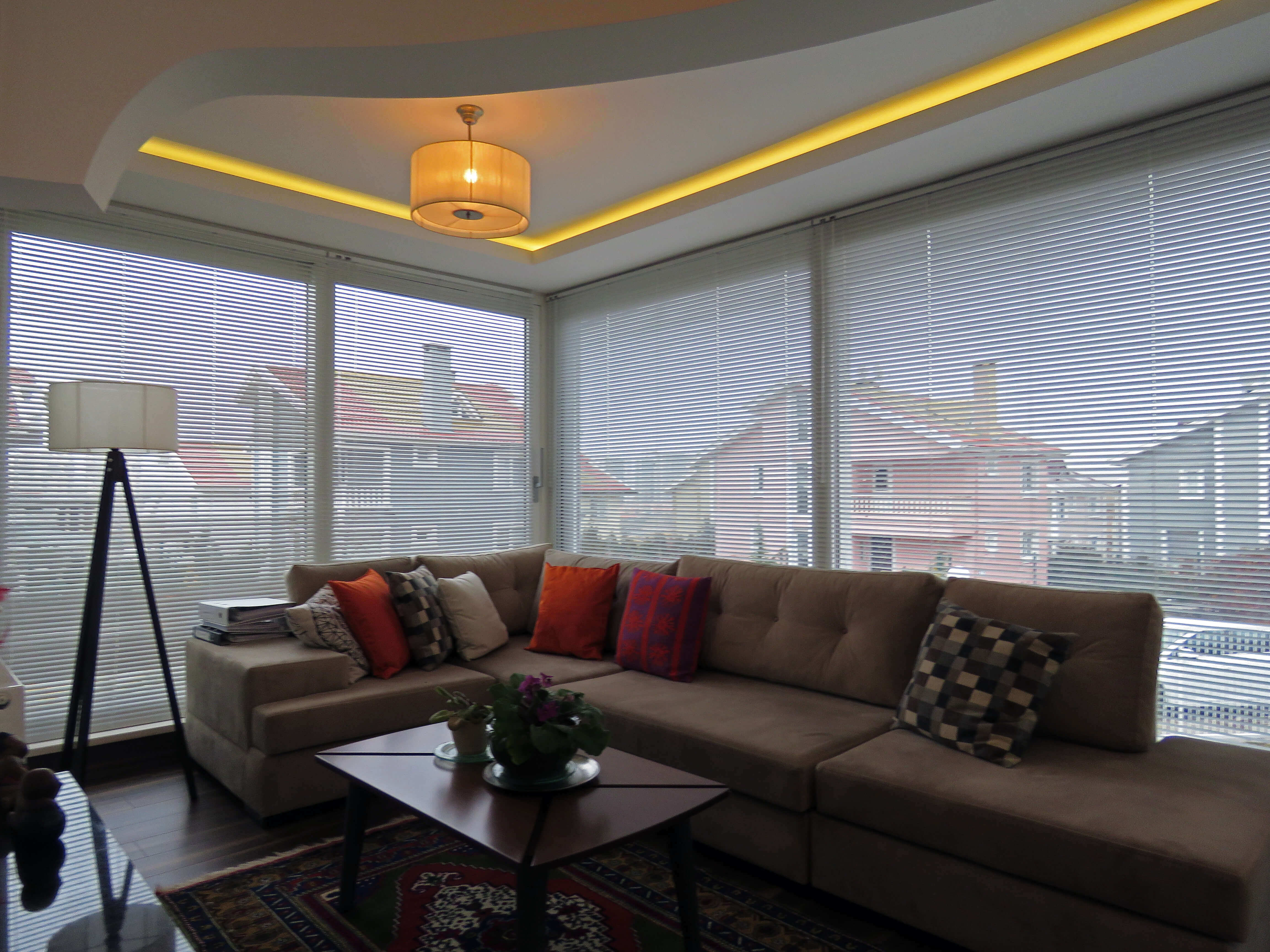 Beyaz metal jaluzi perde