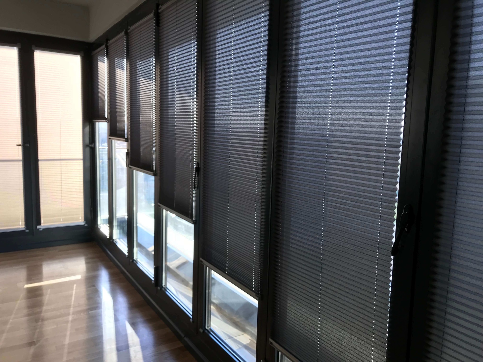 Karartma Cam Balkon Perdesi