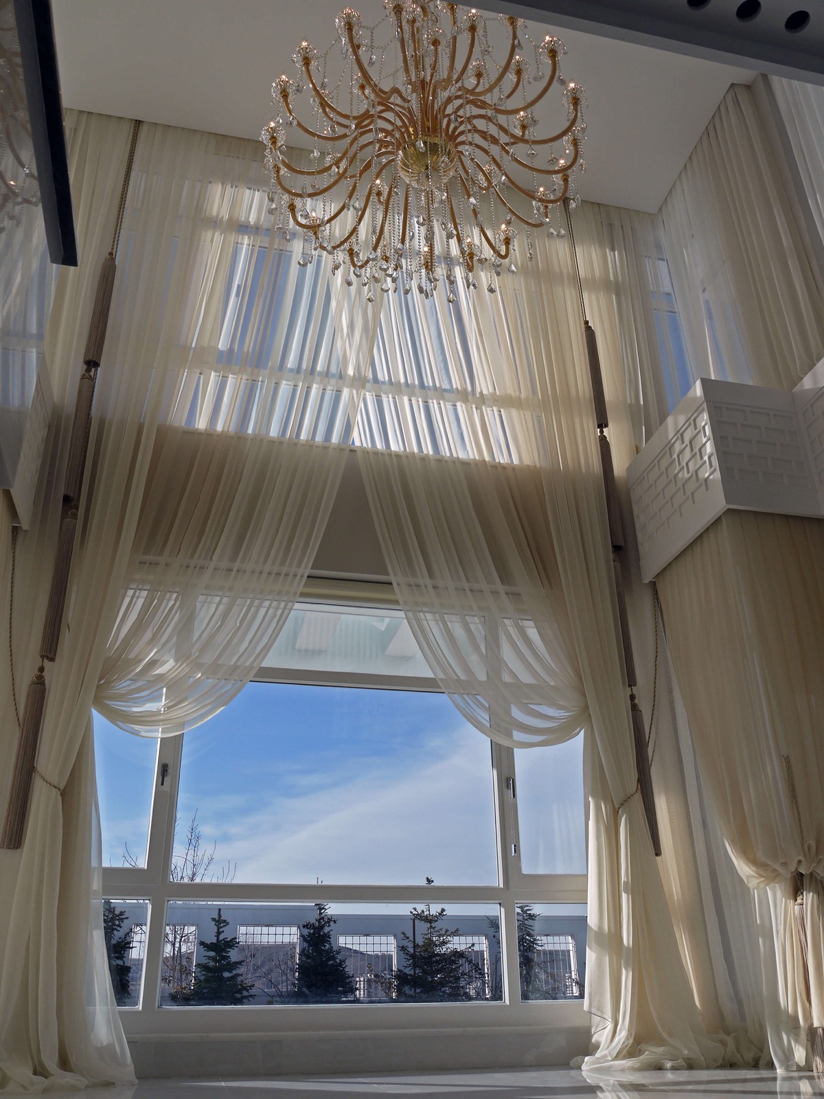 Yüksek tavanlı galeri perde modelleri Ankara