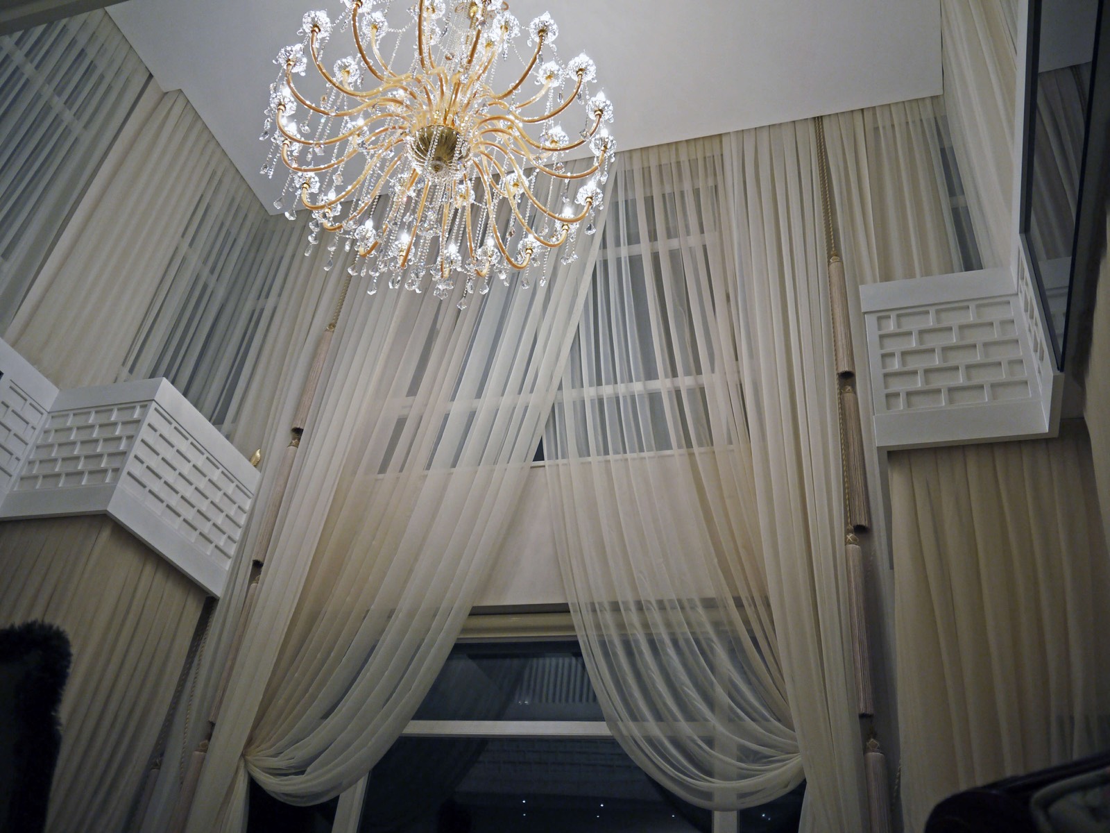 Yüksek tavanlı galeri perde modelleri Ankara