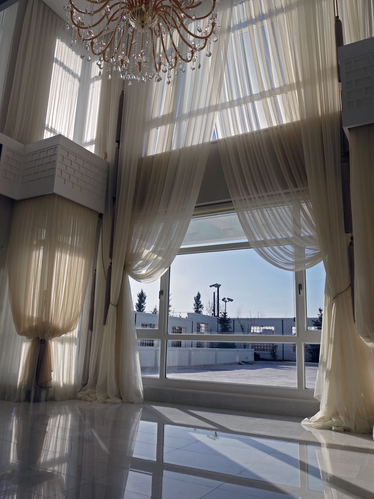 Yüksek tavanlı galeri perde modelleri Ankara