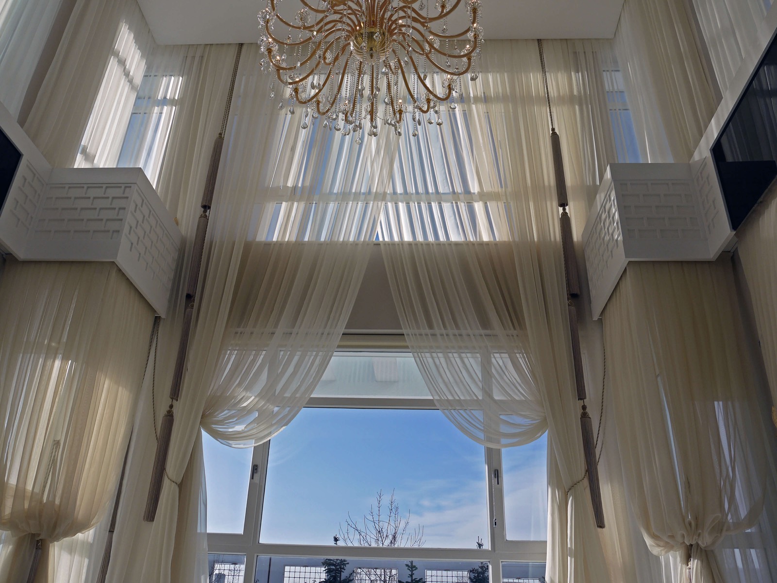 Yüksek tavanlı galeri perde modelleri Ankara