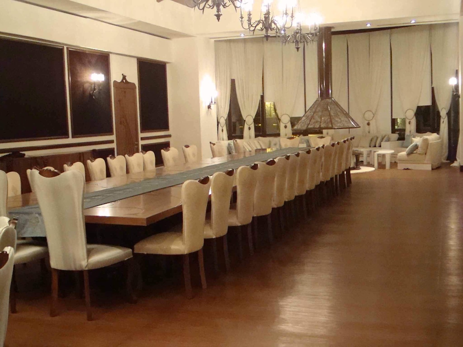 Yüksek tavanlı galeri perde modelleri Ankara