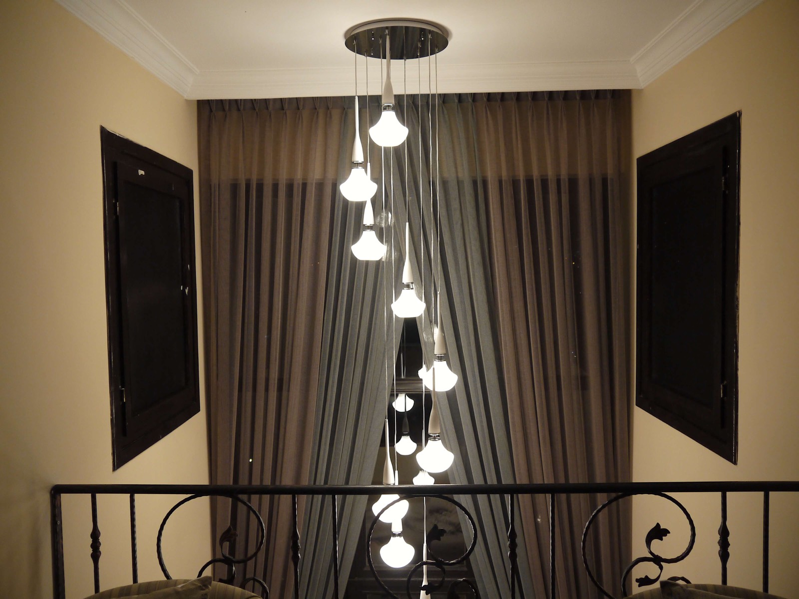 Yüksek tavanlı galeri perde modelleri Ankara