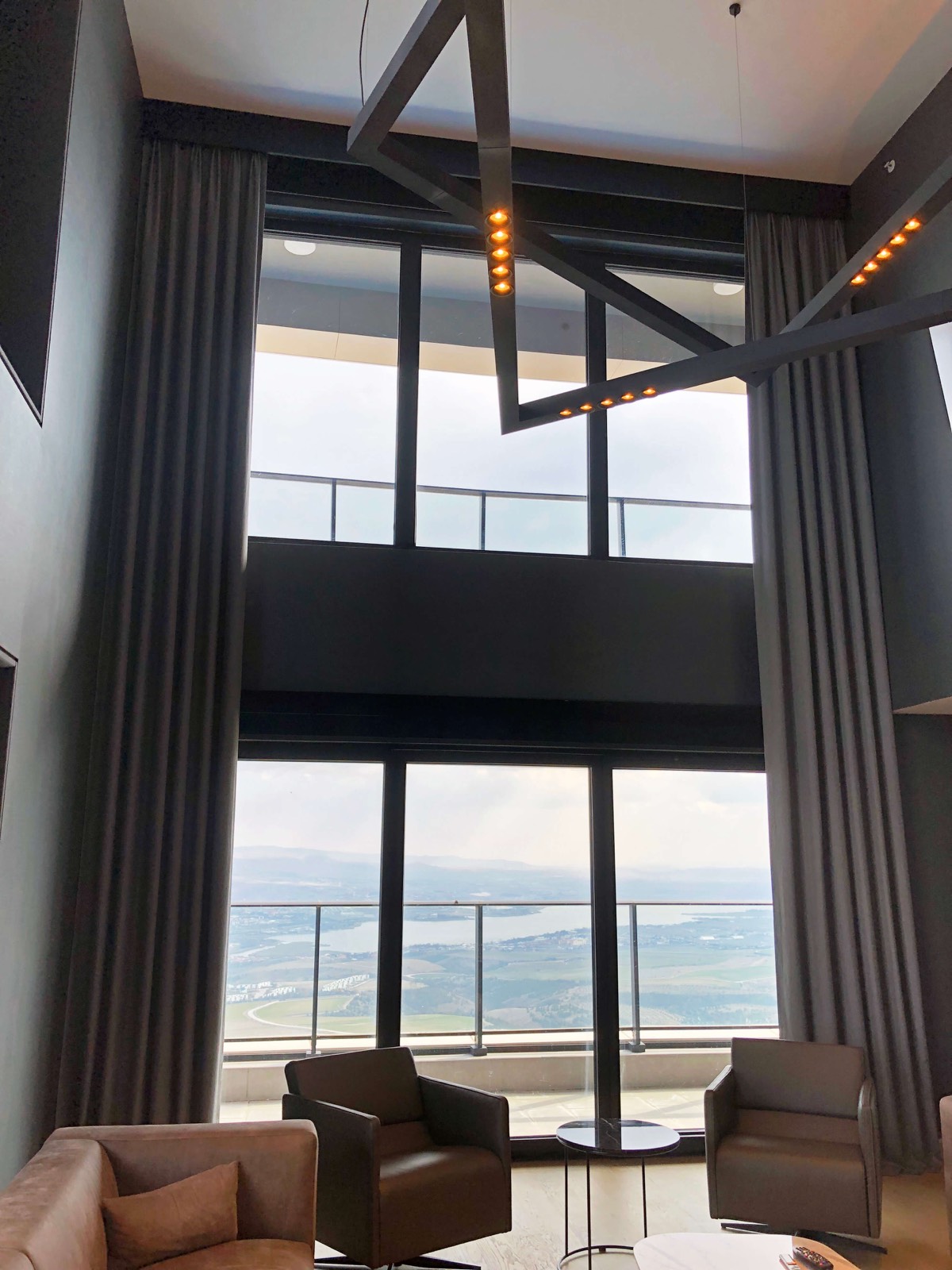 Yüksek tavanlı galeri perde modelleri Ankara