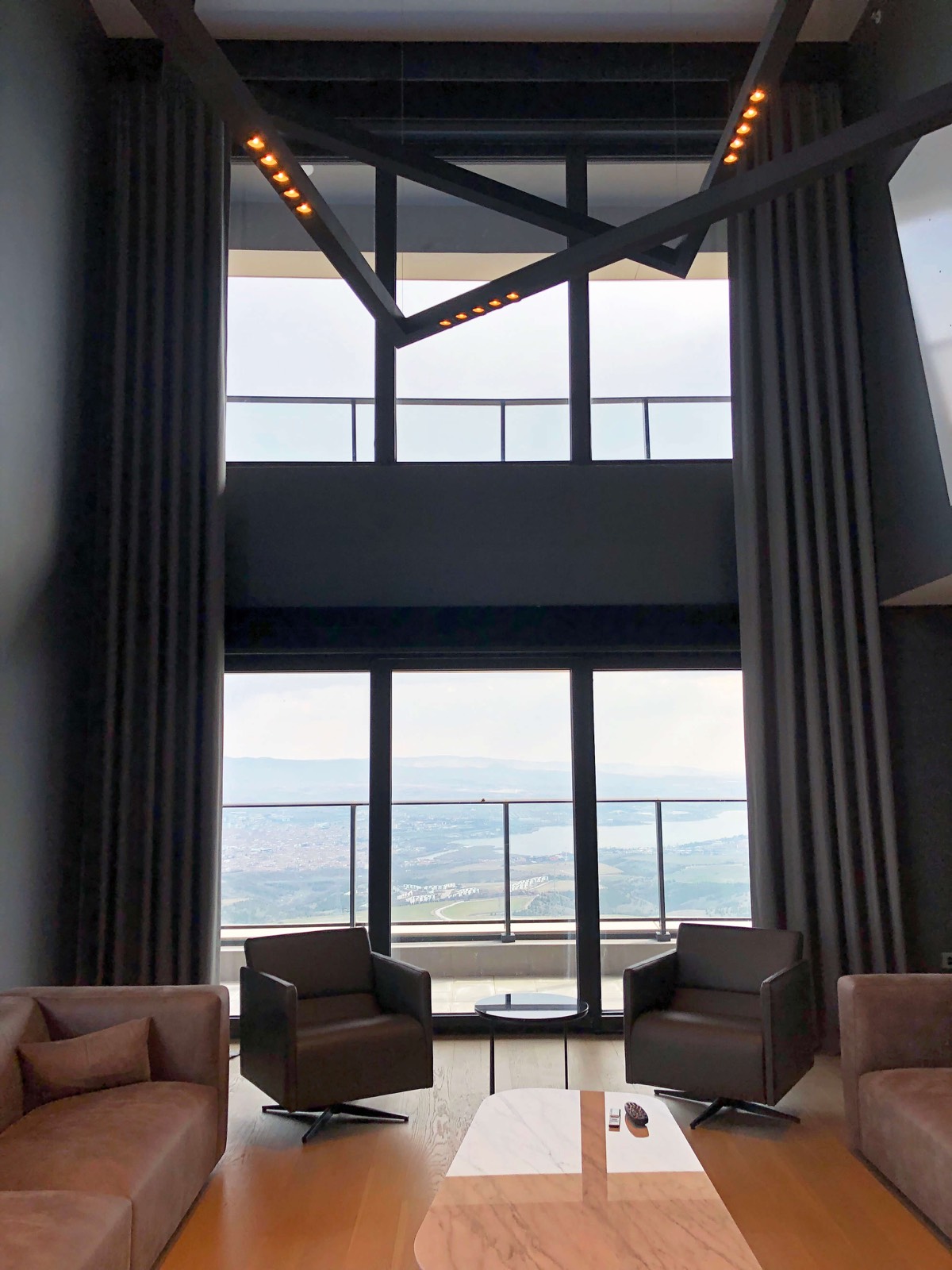 Yüksek tavanlı galeri perde modelleri Ankara