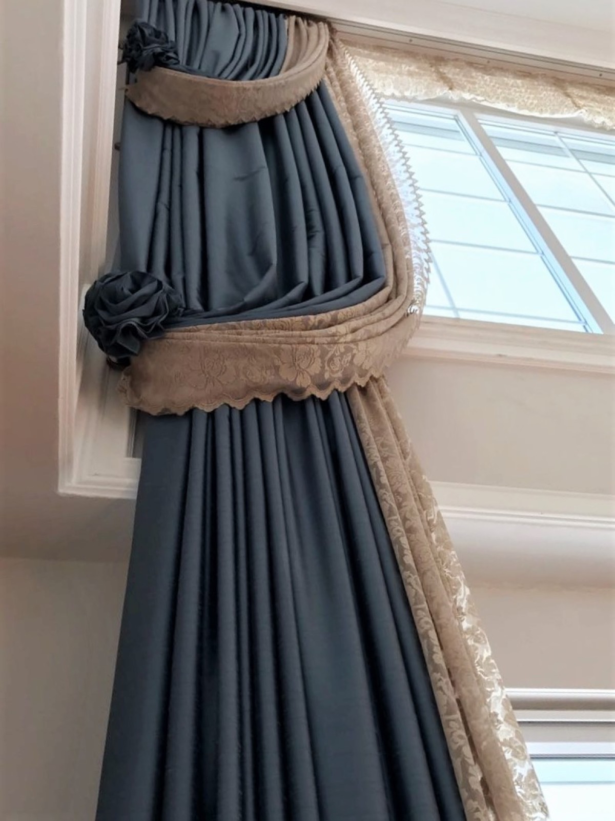 Yüksek tavanlı galeri perde modelleri Ankara